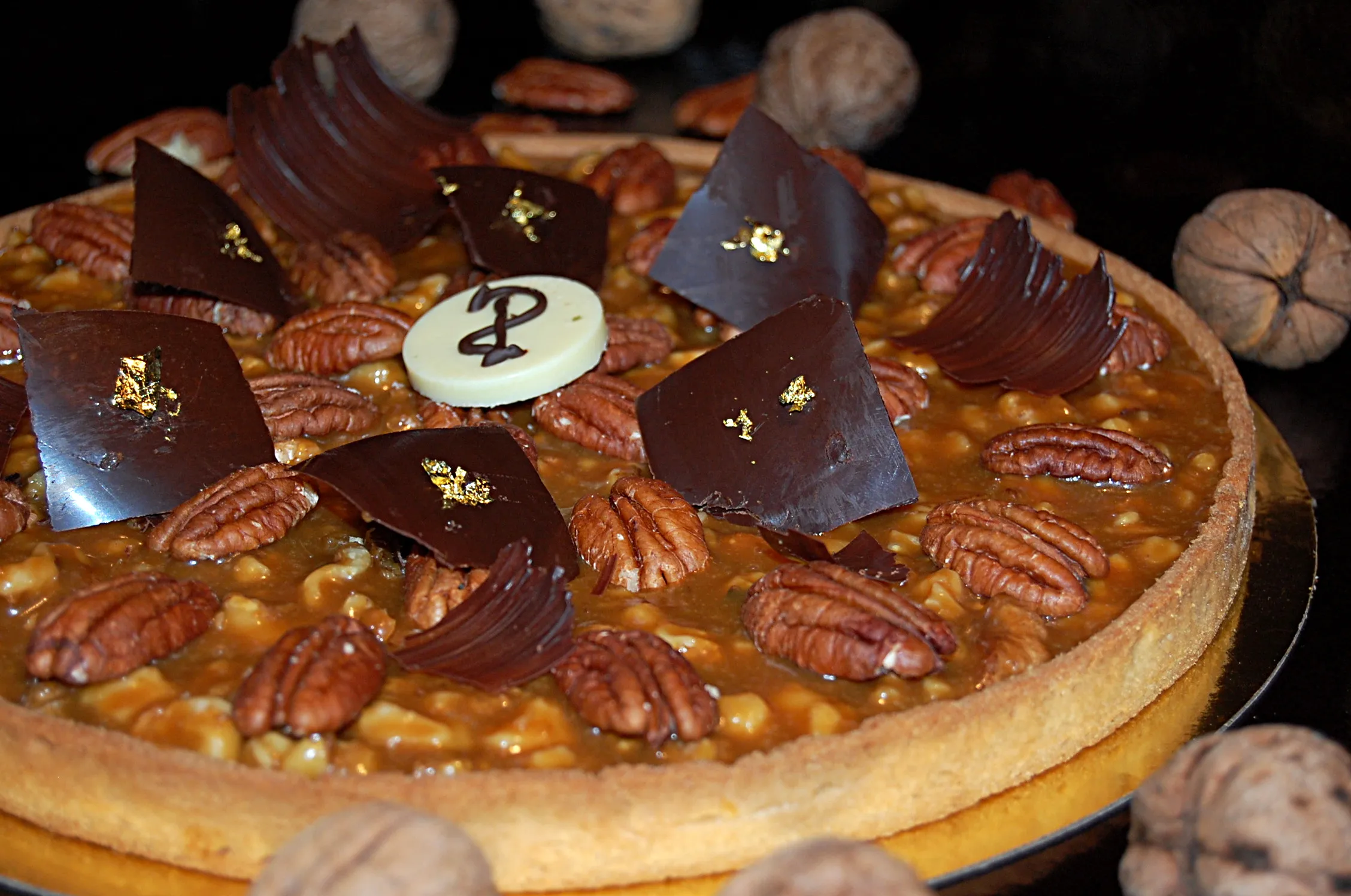 Tarte au caramel beurre salé et aux deux noix,